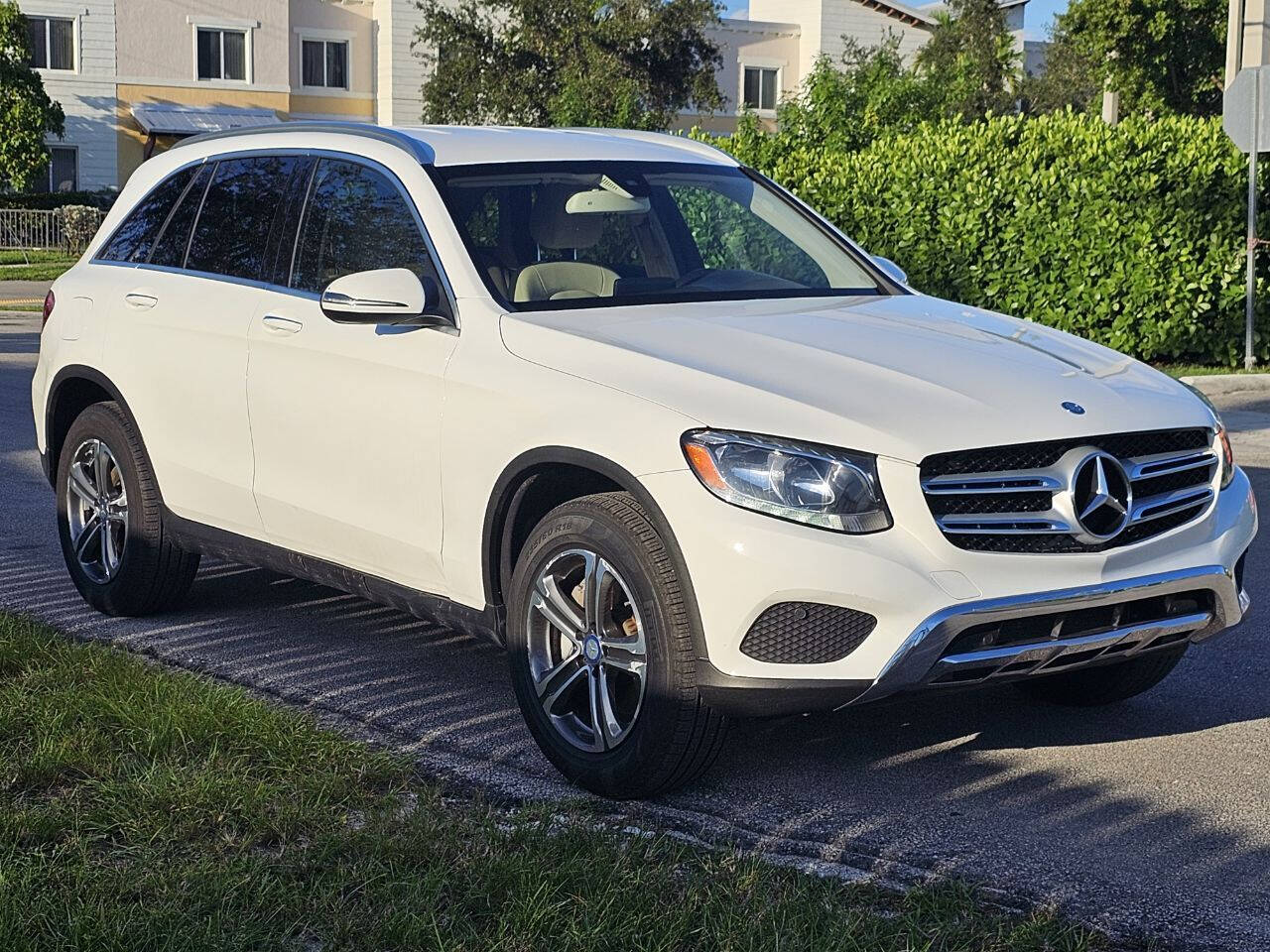 2017 MERCEDES-BENZ GLC-Class SUV / Crossover - $19,935