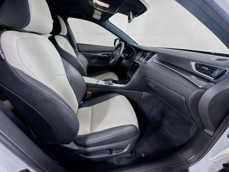 2025 Infiniti QX55 Essential