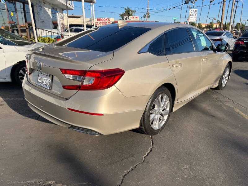 2019 Honda Accord LX photo 8