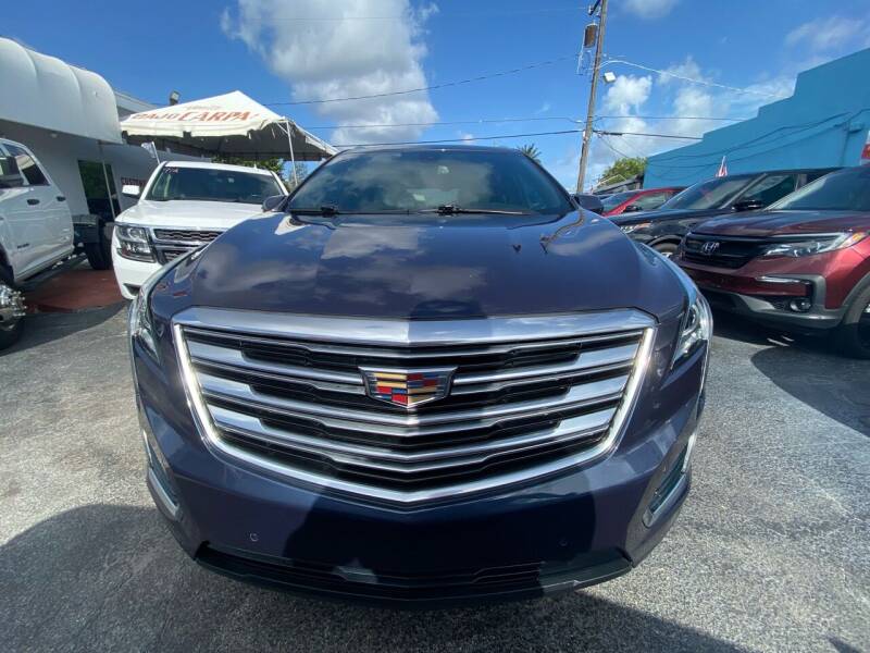 2019 Cadillac XT5 for sale at Molina Auto Sales in Hialeah FL