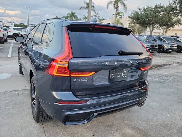 2024 Volvo XC60 B5 Core Dark Theme