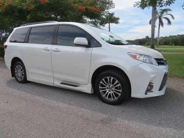 2018 Toyota Sienna XLE Premium 8-Passenger