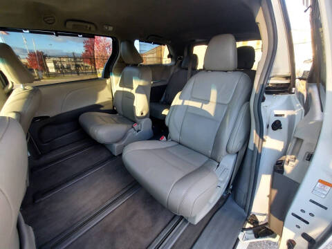 2015 Toyota Sienna XLE Premium 7-Passenger