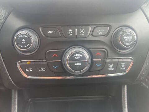 2023 Jeep Cherokee Altitude Lux