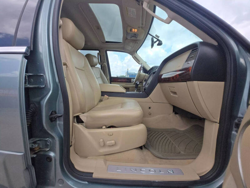2005 Lincoln Navigator Luxury