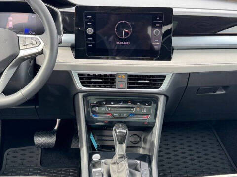 2025 Volkswagen Taos SE 4Motion