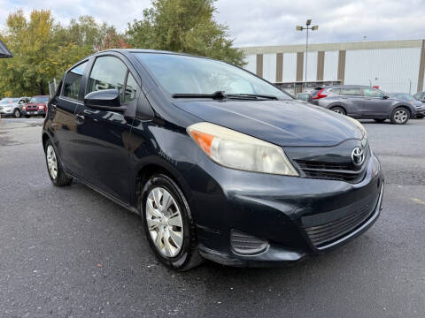 2012 Toyota Yaris 5-Door LE