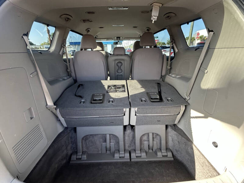 2016 Kia Sedona LX