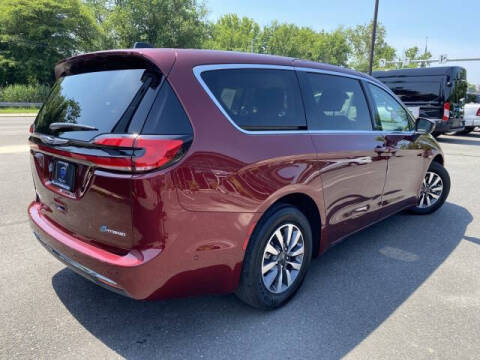 2023 Chrysler Pacifica Plug-In Hybrid Touring L