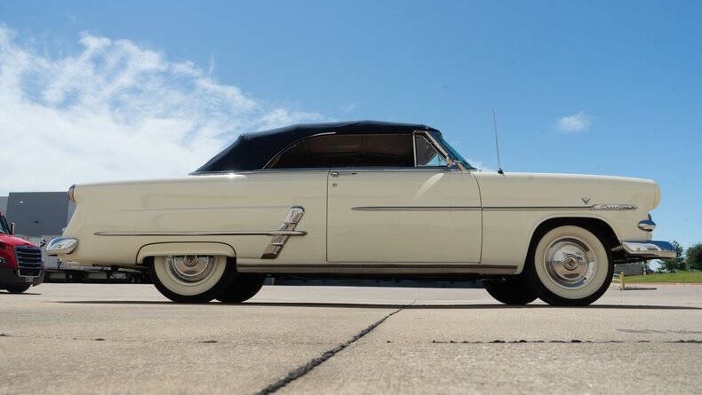 1953 Ford Crestline