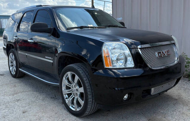 2013 GMC Yukon Denali Hybrid's photo