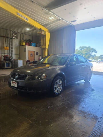 2006 Nissan Altima for sale at WESTSIDE GARAGE LLC in Keokuk IA