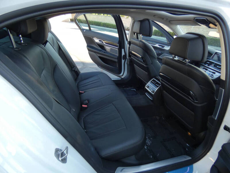 2022 BMW 7 Series 745e xDrive