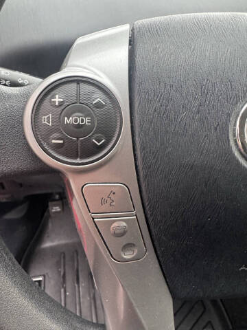 2016 Toyota Prius v Two