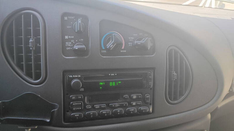 2003 Ford E-Series E-450 SD