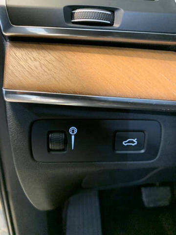 2022 Volvo XC90 T6 Momentum 7-Passenger