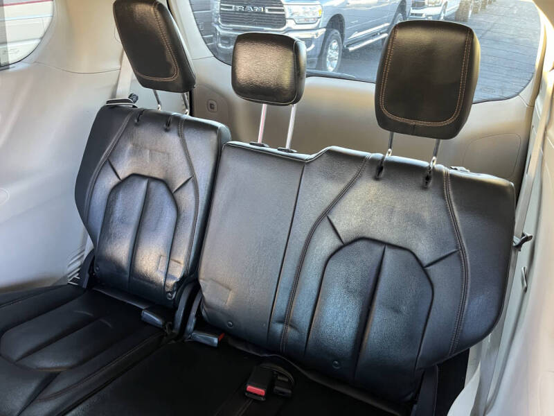 2017 Chrysler Pacifica Touring-L