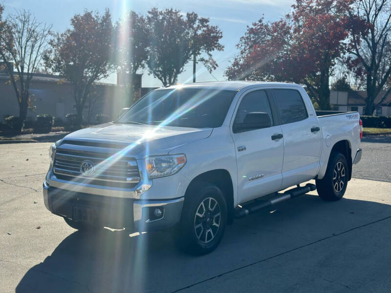 2016 Toyota Tundra SR5's photo