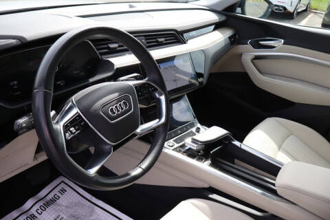 2022 Audi e-tron quattro Premium