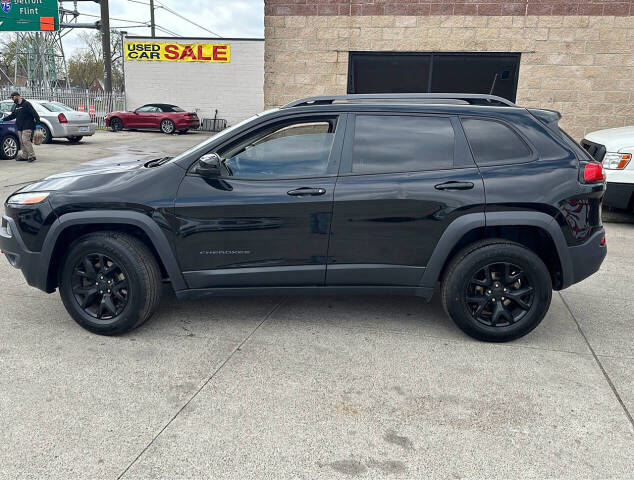 2017 Jeep Cherokee for sale at VIP Motor Sales in Hazel Park, MI