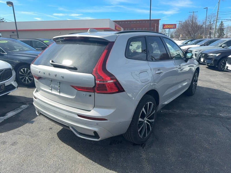 2025 Volvo XC60 B5 Plus Dark Theme
