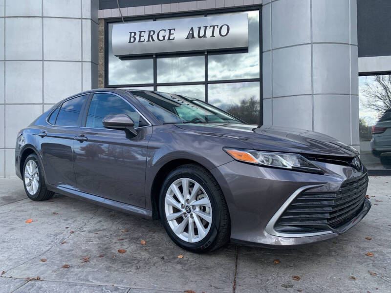 2022 Toyota Camry LE's photo