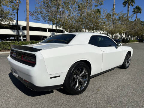 2016 Dodge Challenger SXT Plus