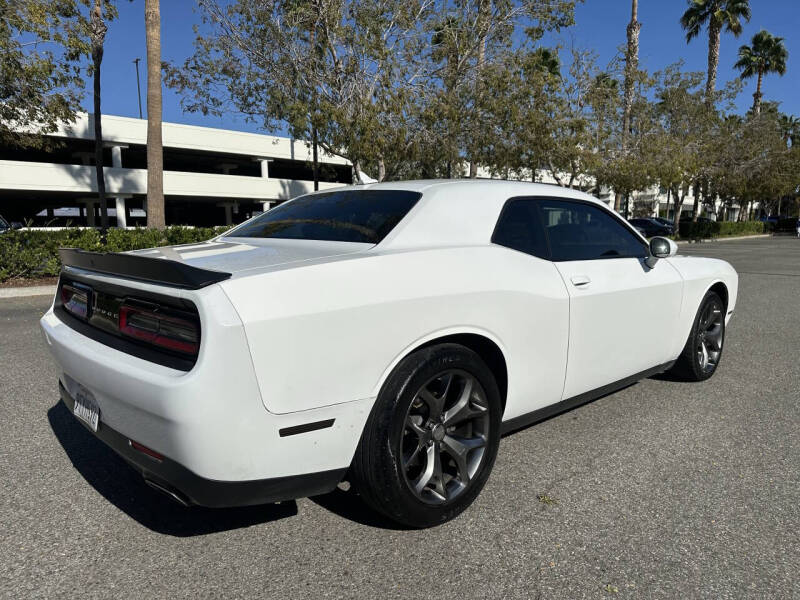 2016 Dodge Challenger SXT Plus