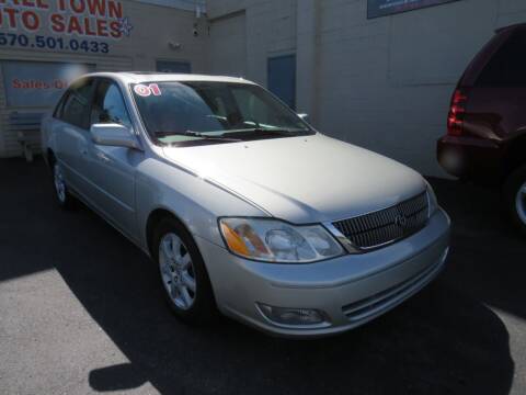 2001 Toyota Avalon for sale at Small Town Auto Sales in Hazleton PA