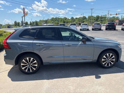 2024 Volvo XC60 B5 Core Dark Theme