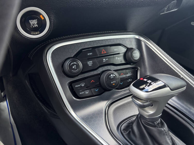2015 Dodge Challenger SXT Plus