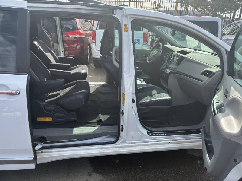 2013 Toyota Sienna SE 8-Passenger