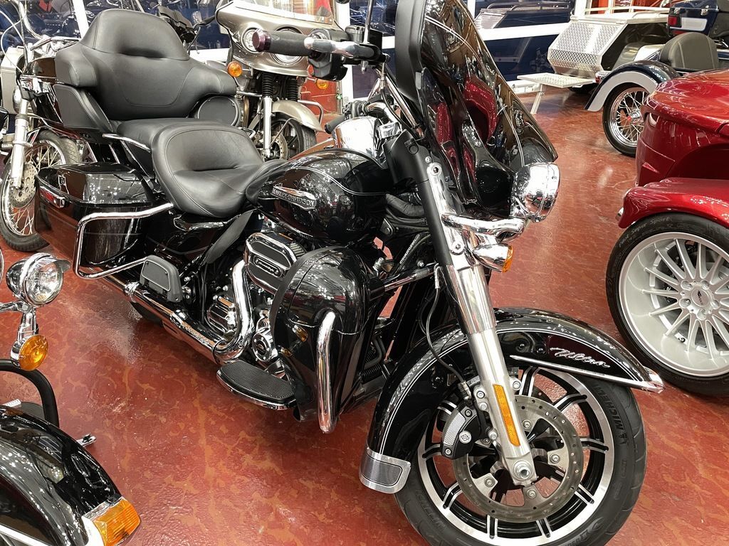 2015 Harley-Davidson® FLHTCU - Electra Glide® U 3