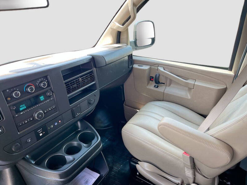 2025 GMC Savana 2500