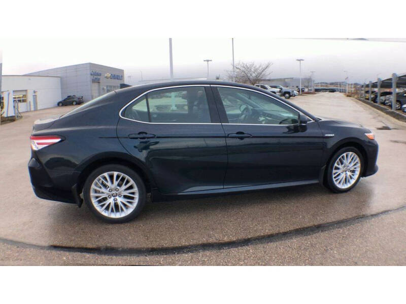 2020 Toyota Camry Hybrid XLE