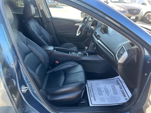 2017 Mazda MAZDA3 Touring