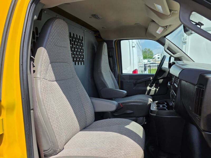 2022 Chevrolet Express 2500