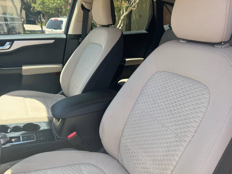 2020 Ford Escape SE