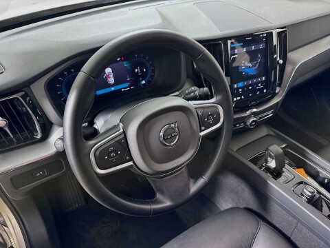 2025 Volvo XC60 B5 Core Dark Theme