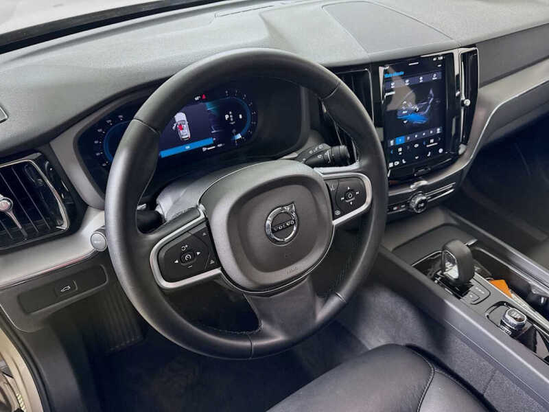 2025 Volvo XC60 B5 Core Dark Theme