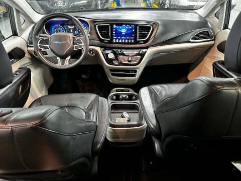 2017 Chrysler Pacifica Touring-L