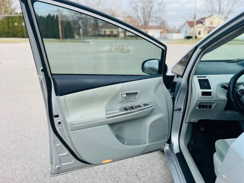 2012 Toyota Prius v Five