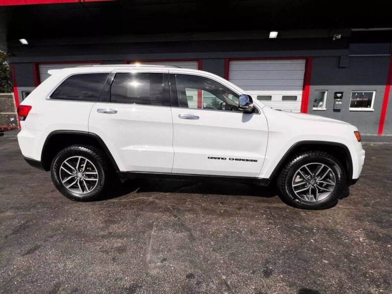 2017 Jeep Grand Cherokee for sale at AUTOPLEX OF MILWAUKEE in Milwaukee WI