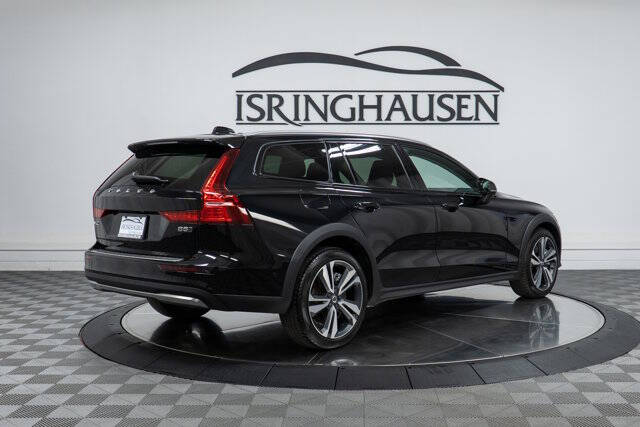2024 Volvo V60 Cross Country B5 Plus