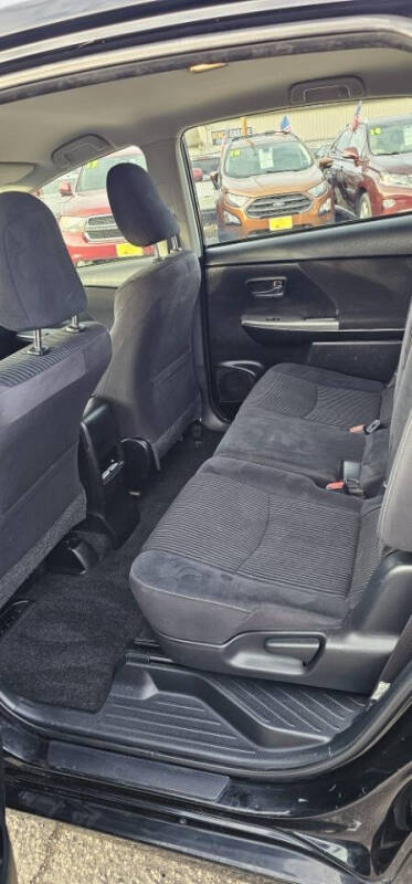 2015 Toyota Prius v Three