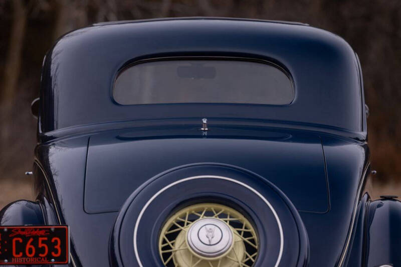 1935 Ford Deluxe