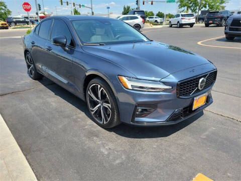 2024 Volvo S60 B5 Ultimate Dark Theme