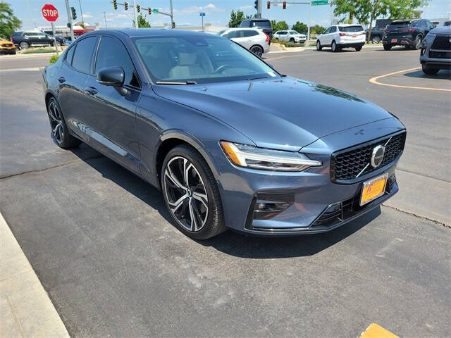 2024 Volvo S60 B5 Ultimate Dark Theme