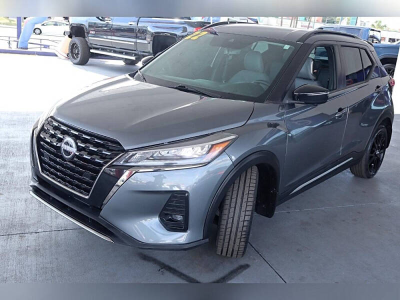 2022 Nissan Kicks SR
