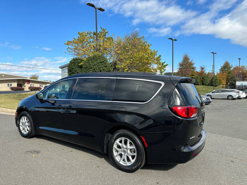 2021 Chrysler Voyager null photo 6